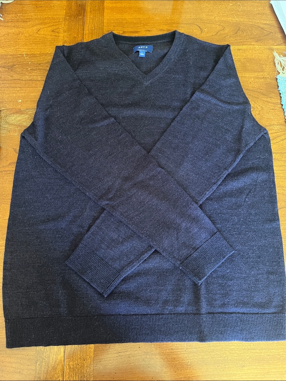 Apt. 9 Men's V-Neck Sweater in plum
